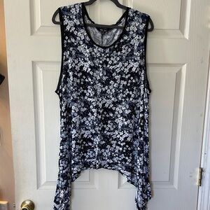 Navy & White Floral Sleeveless Tank Top - Casual Draped Hem